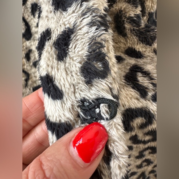 Alice + Olivia Leopard Print Faux Fur Jacket - Picture 8 of 12